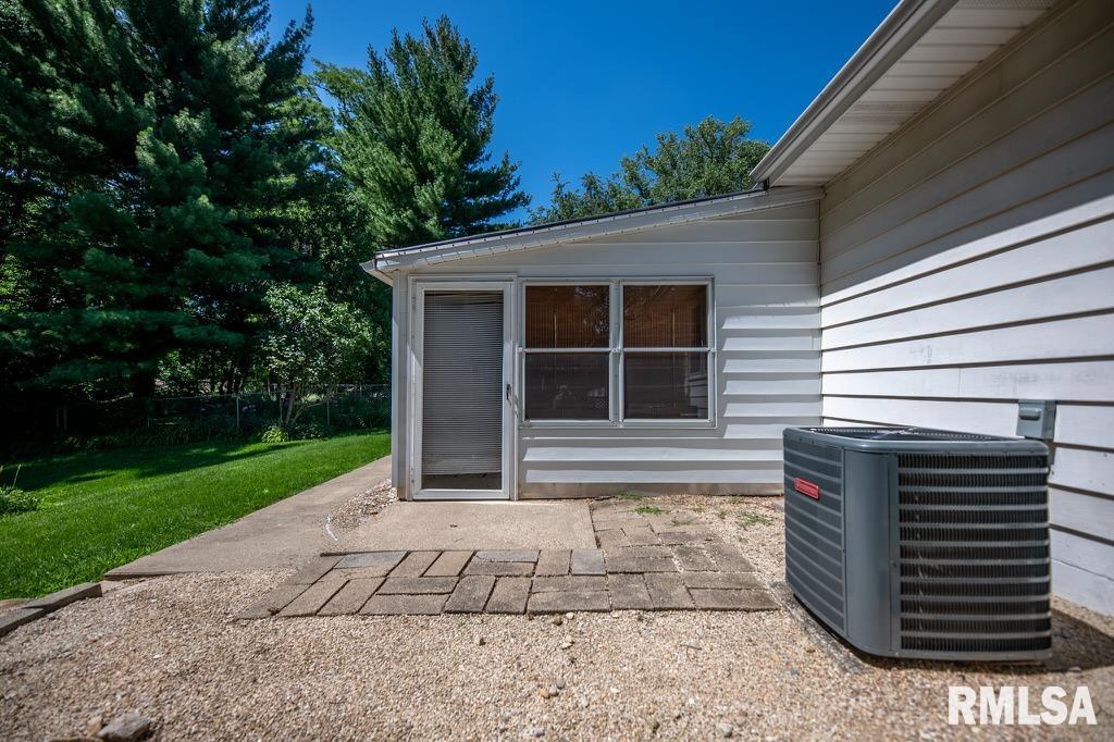 306 Sangamon Road Marquette Heights, IL 61554 - Photo 7 of 36