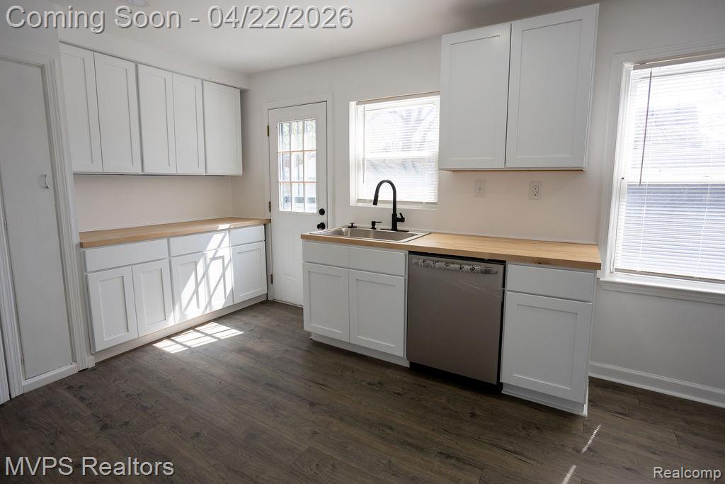 22148 Moross Road Grosse Pointe, MI 48236 - Photo 5 of 21