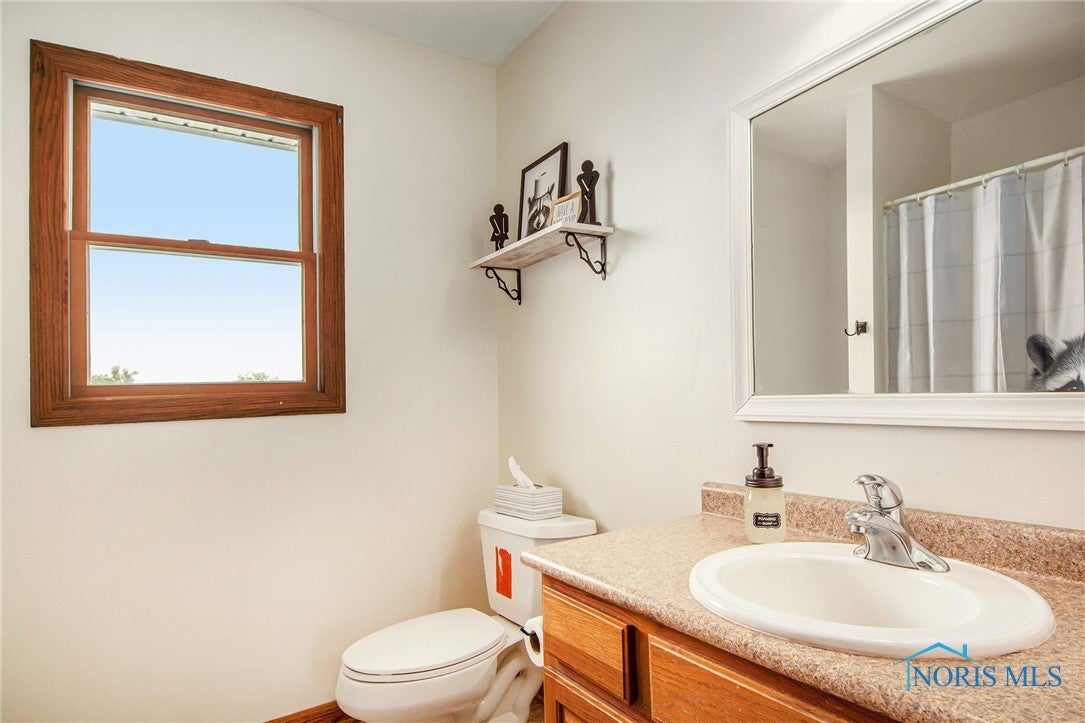 4052 County Road South Edon, OH 43518 - Photo 25 of 37 2nd Full bathroom