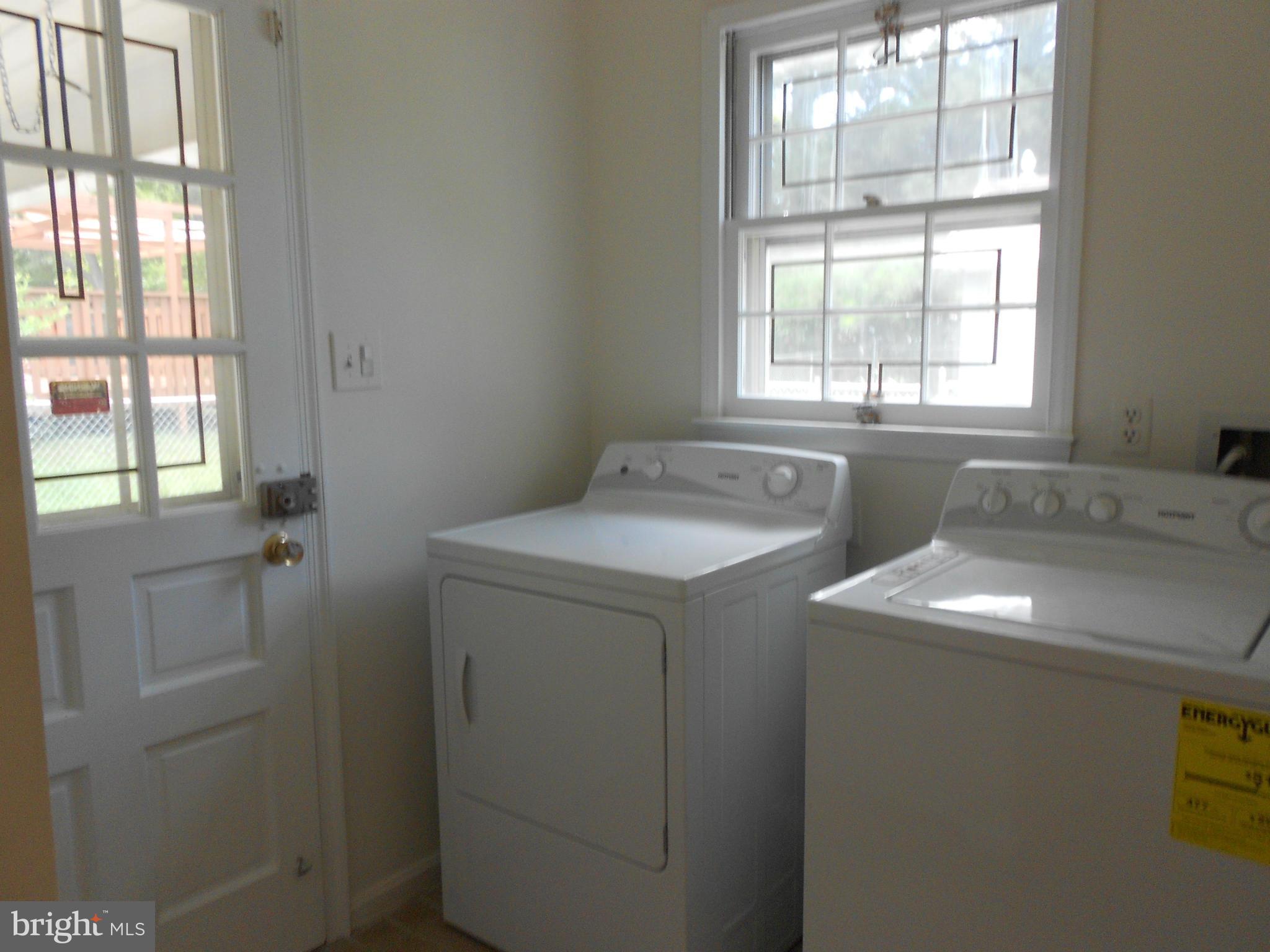 11718 Kemp Mill Road Silver Spring, MD 20902 - Photo 4 of 13 Interior (General)Laundry off Kitchen