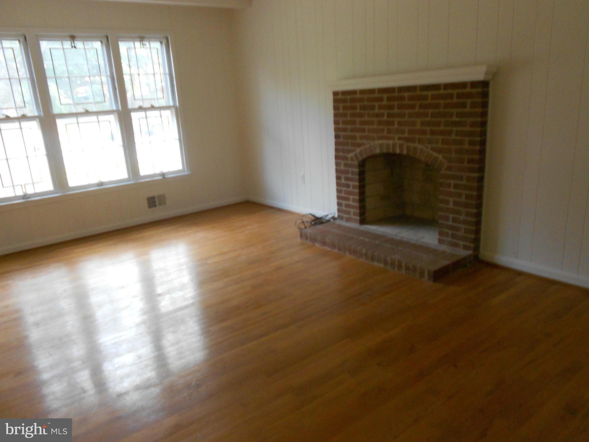 11718 Kemp Mill Road Silver Spring, MD 20902 - Photo 5 of 13 Family Room