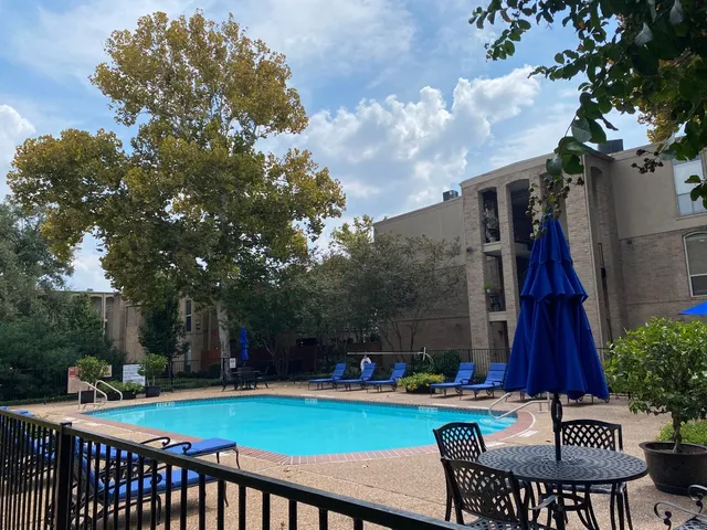 a view of garden with patio