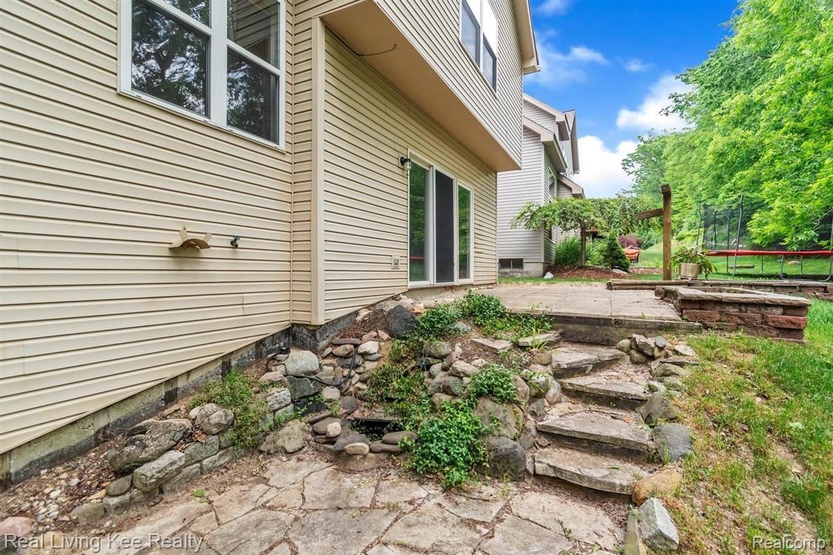 82 Eagle Ridge Road Lake Orion, MI 48360 - Photo 40 of 44 37-82-Eagle-Ridge-Rd-WindowStill-Re.jpg