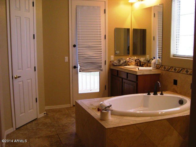 16922 North Palo Rojo Road Maricopa, AZ 85138 - Photo 34 of 42 34 - Master Bathroom 2