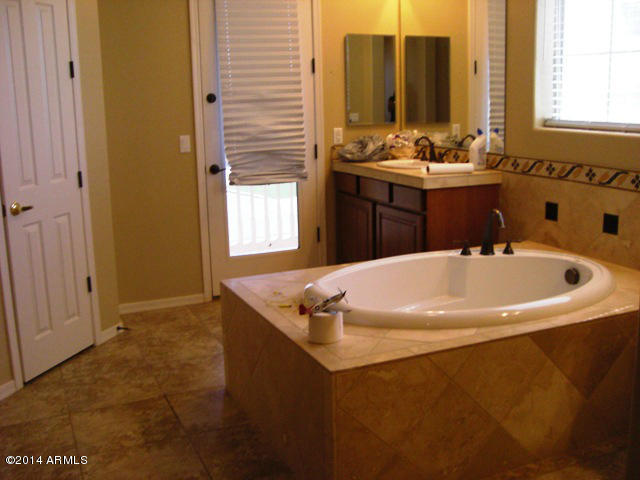 16922 North Palo Rojo Road Maricopa, AZ 85138 - Photo 35 of 42 35 - Master Bathroom 3