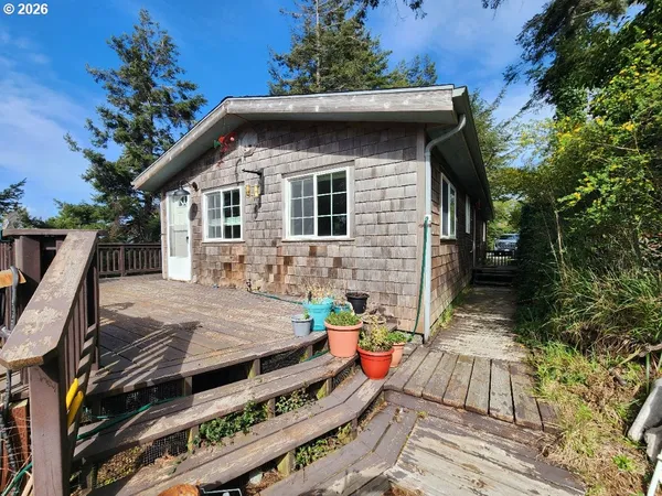 $330,000 | 307 12th Street, Port Orford, OR 97465