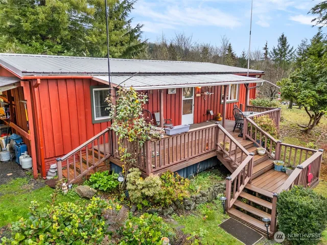 an outdoor sitting area with golf course