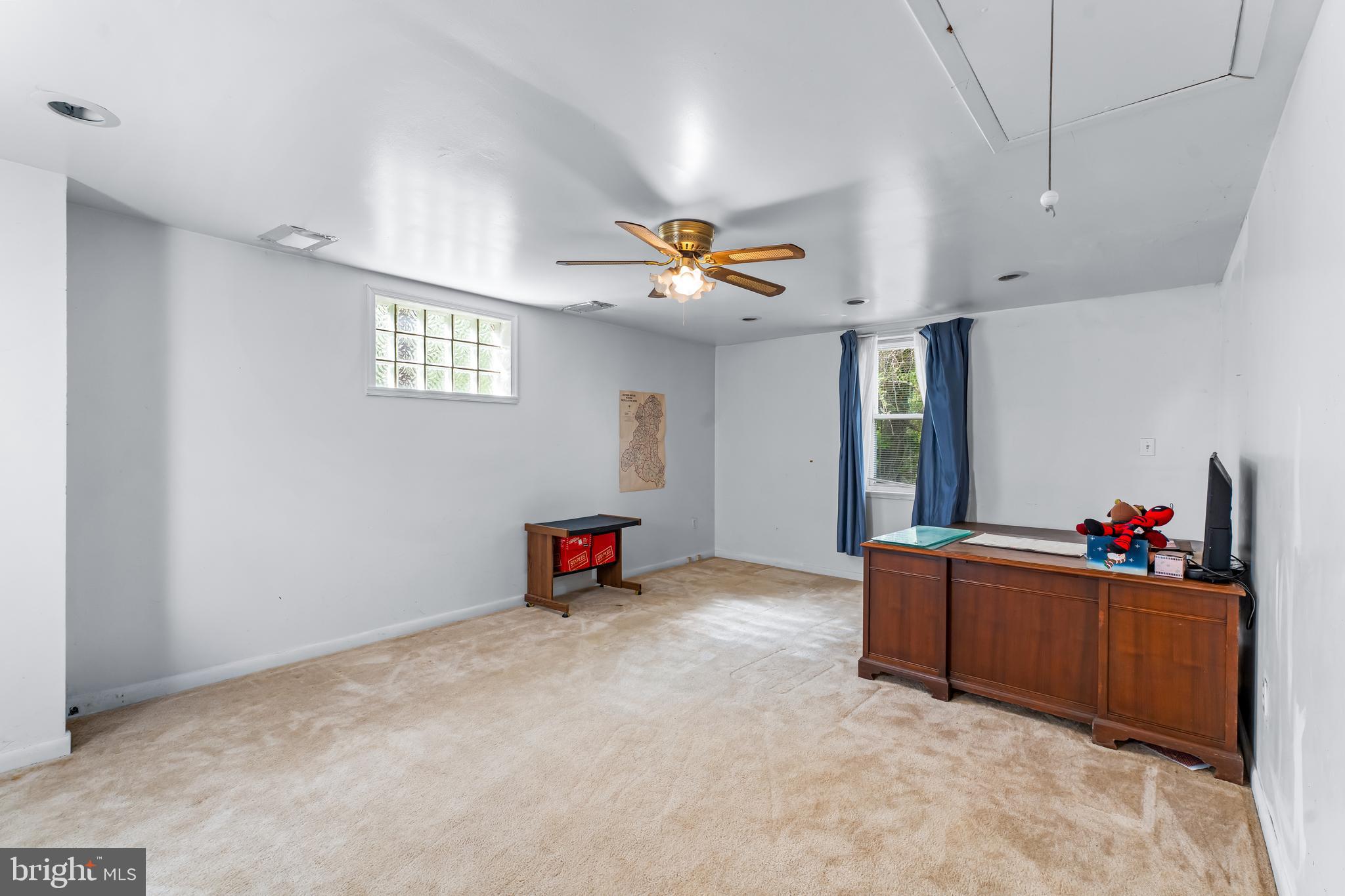 1112 Owens Road Oxon Hill, MD 20745 - Photo 24 of 30 a view of a livingroom with furniture