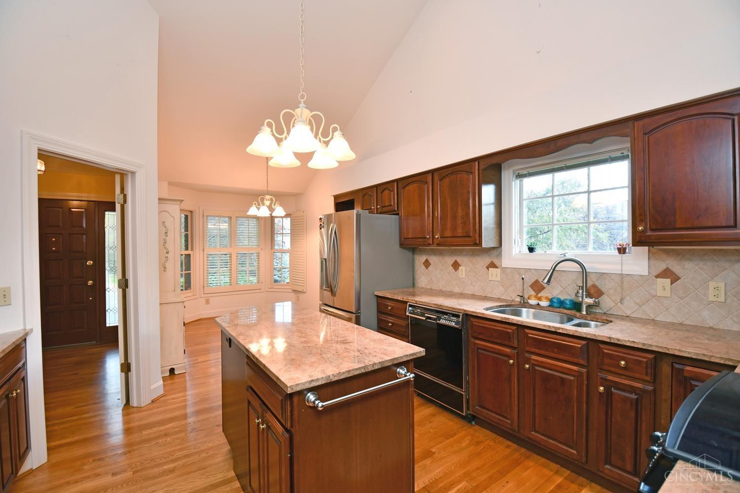 8849 Montgomery Road Cincinnati, OH 45236 - Photo 5 of 43