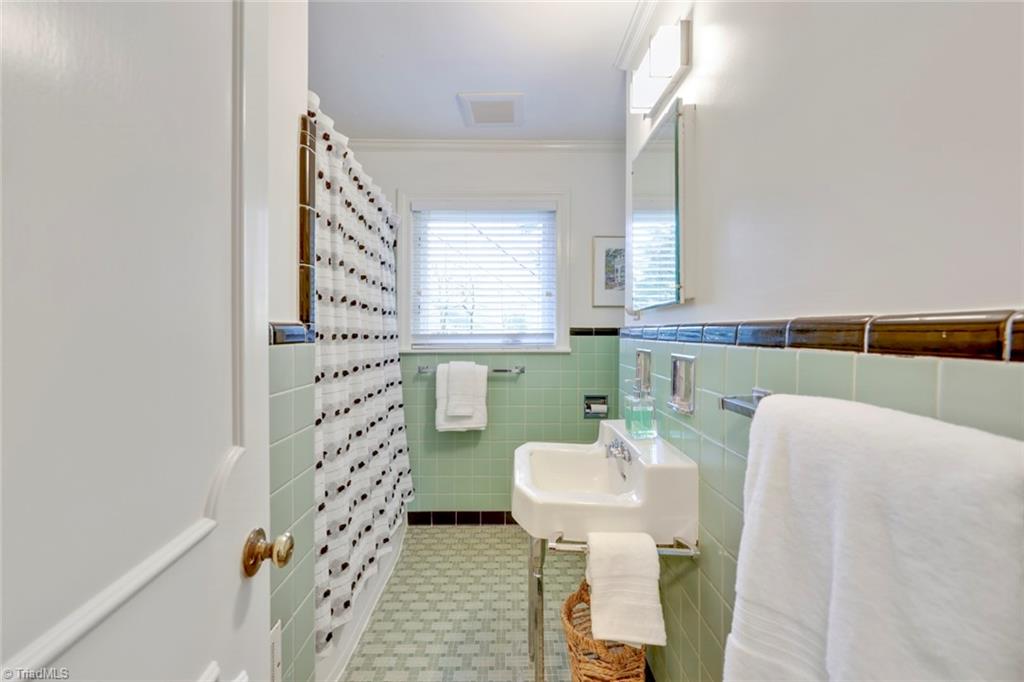 3018 Cambridge Road Winston-Salem, NC 27104 - Photo 19 of 33 Gallery Image 19