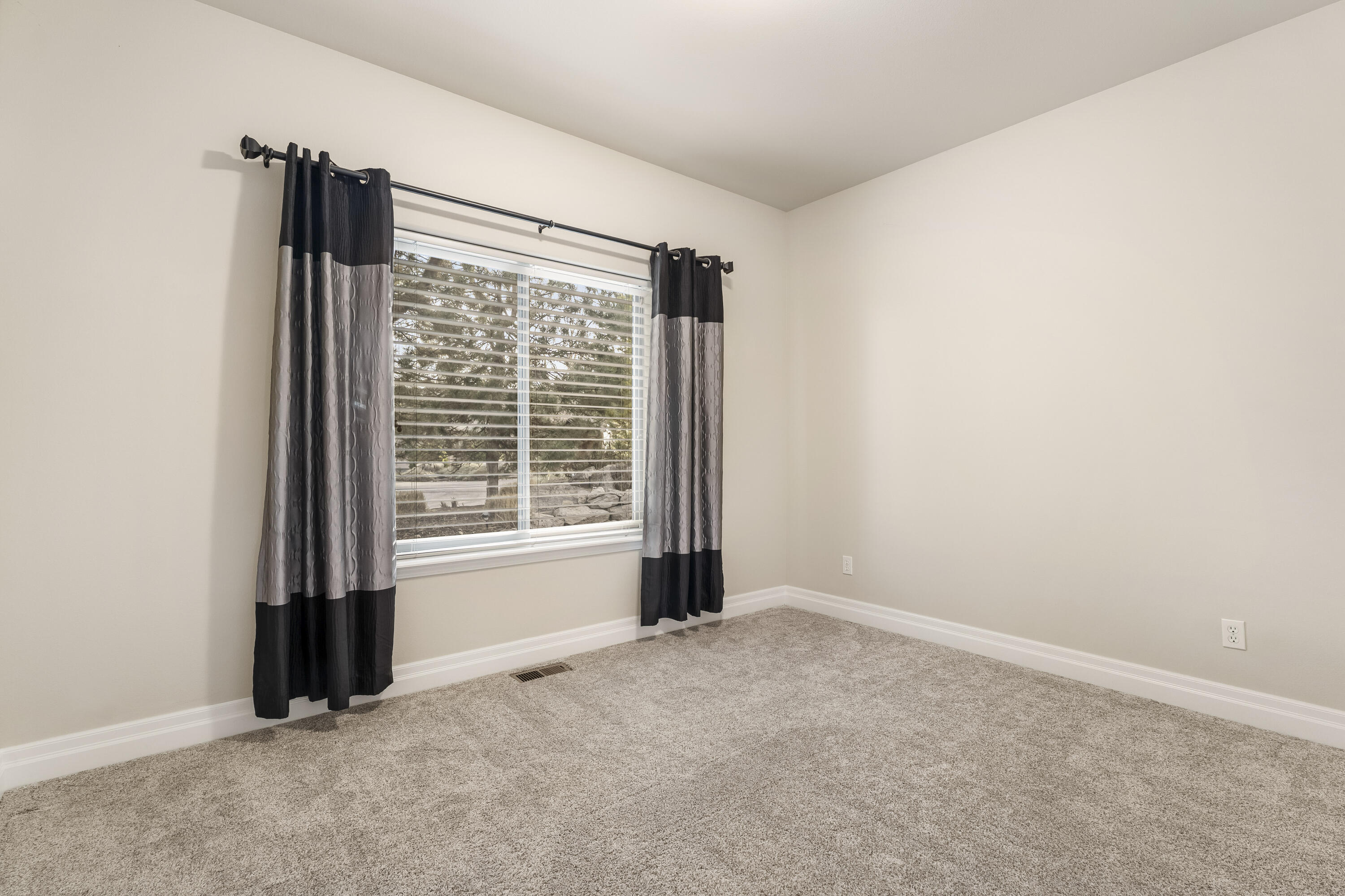 784 Ribbon Falls Road Redmond, OR 97756 - Photo 17 of 79 a view of an empty room with a window