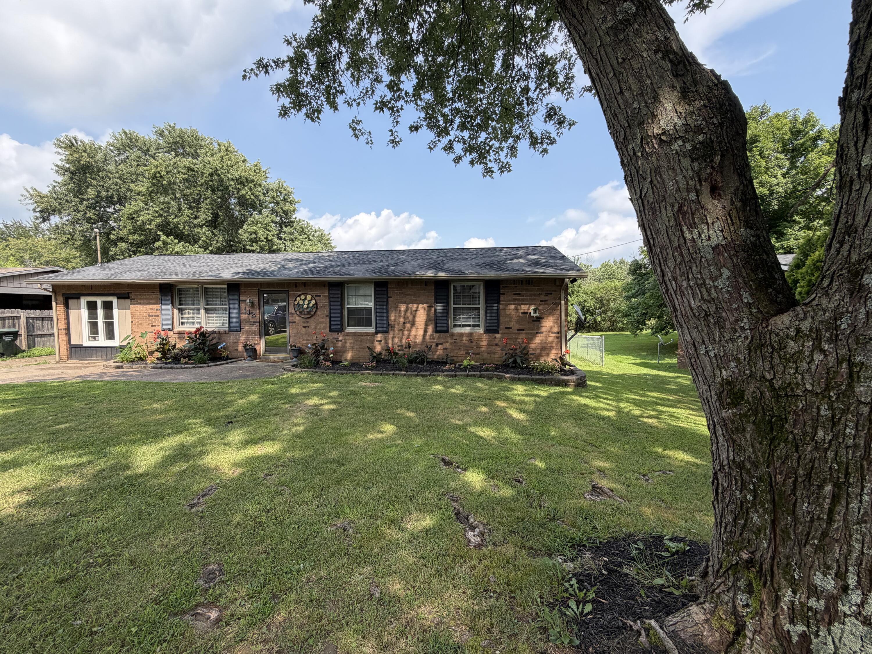 112 Reed Place Madisonville, KY 42431 - Photo 2 of 22 IMG_5297