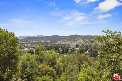 $2,245,000 | 567 Lone Oak Drive, Thousand Oaks, CA 91362