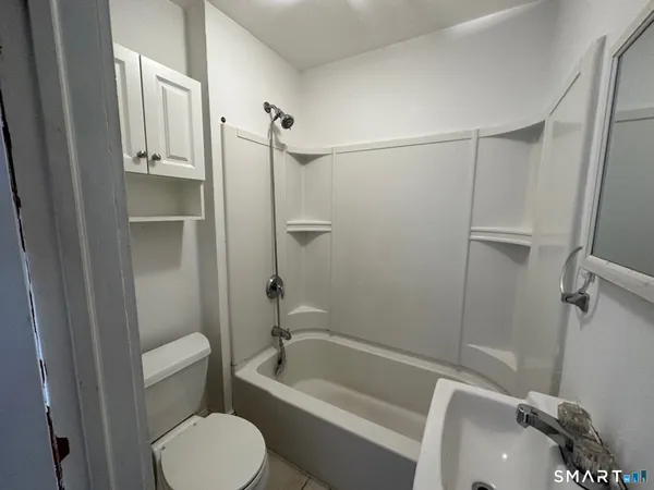 $1,575 | 22 Donahue Place, Torrington, CT 06790