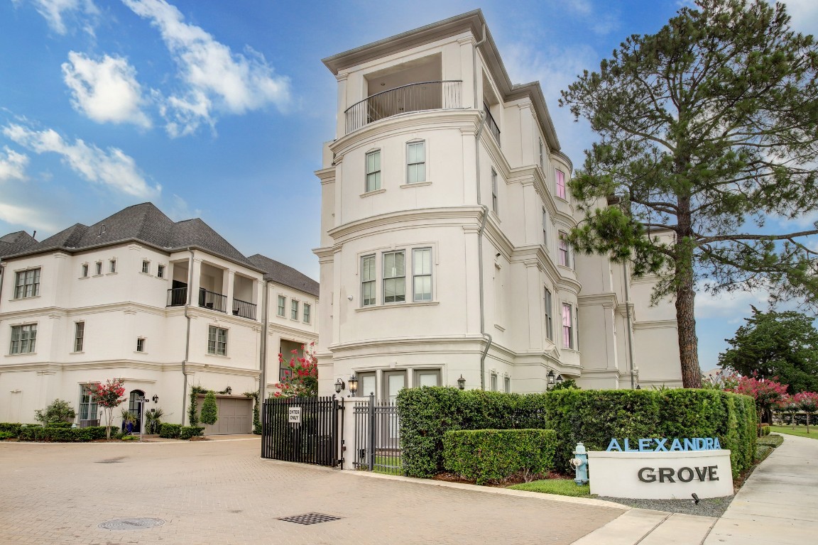 6103 Alexandra Grove Place Houston, TX 77055 - Photo 19 of 19 Alexandra Grove is a quiet and private neighborhood with close proximity to Houston's bustling attractions