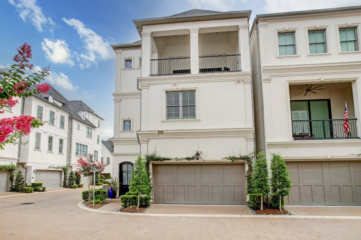 6103 Alexandra Grove Place Houston, TX 77055 - Photo 2 of 19 Welcome to Alexandra Grove. A gate townhome community nestled between North Post Oak & Westview zoned to Memorial High School