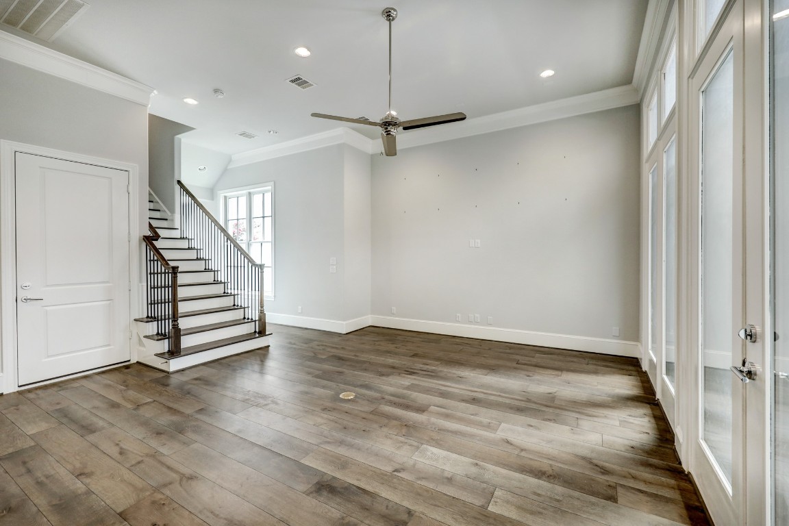 6103 Alexandra Grove Place Houston, TX 77055 - Photo 4 of 19 First floor living area with 10'' ceilings
