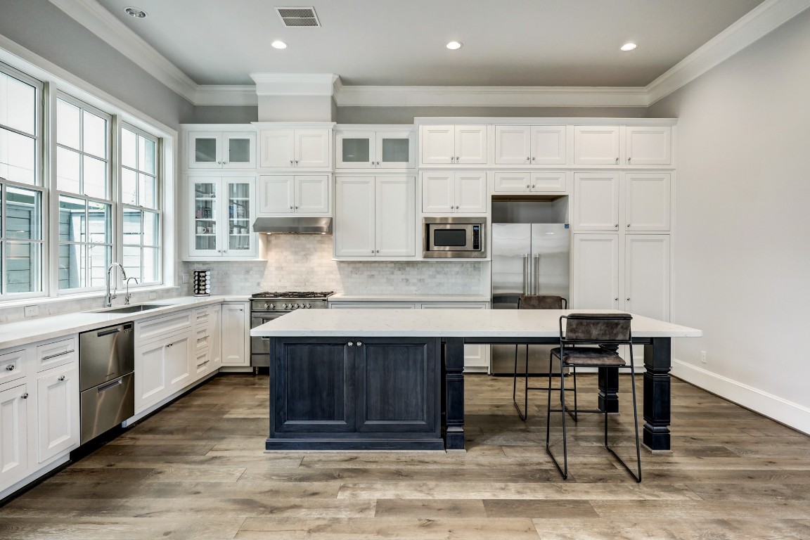 6103 Alexandra Grove Place Houston, TX 77055 - Photo 7 of 19 Kitchen area includes all stainless steel appliances, a vent hood and ample cabinetry