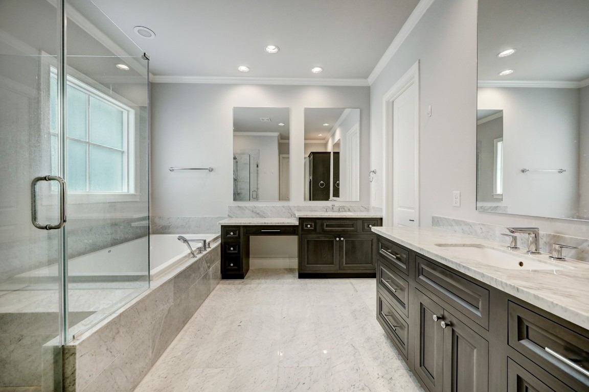 6103 Alexandra Grove Place Houston, TX 77055 - Photo 10 of 19 Primary bathroom is spacious with double vanities, separate standup shower and separate tub