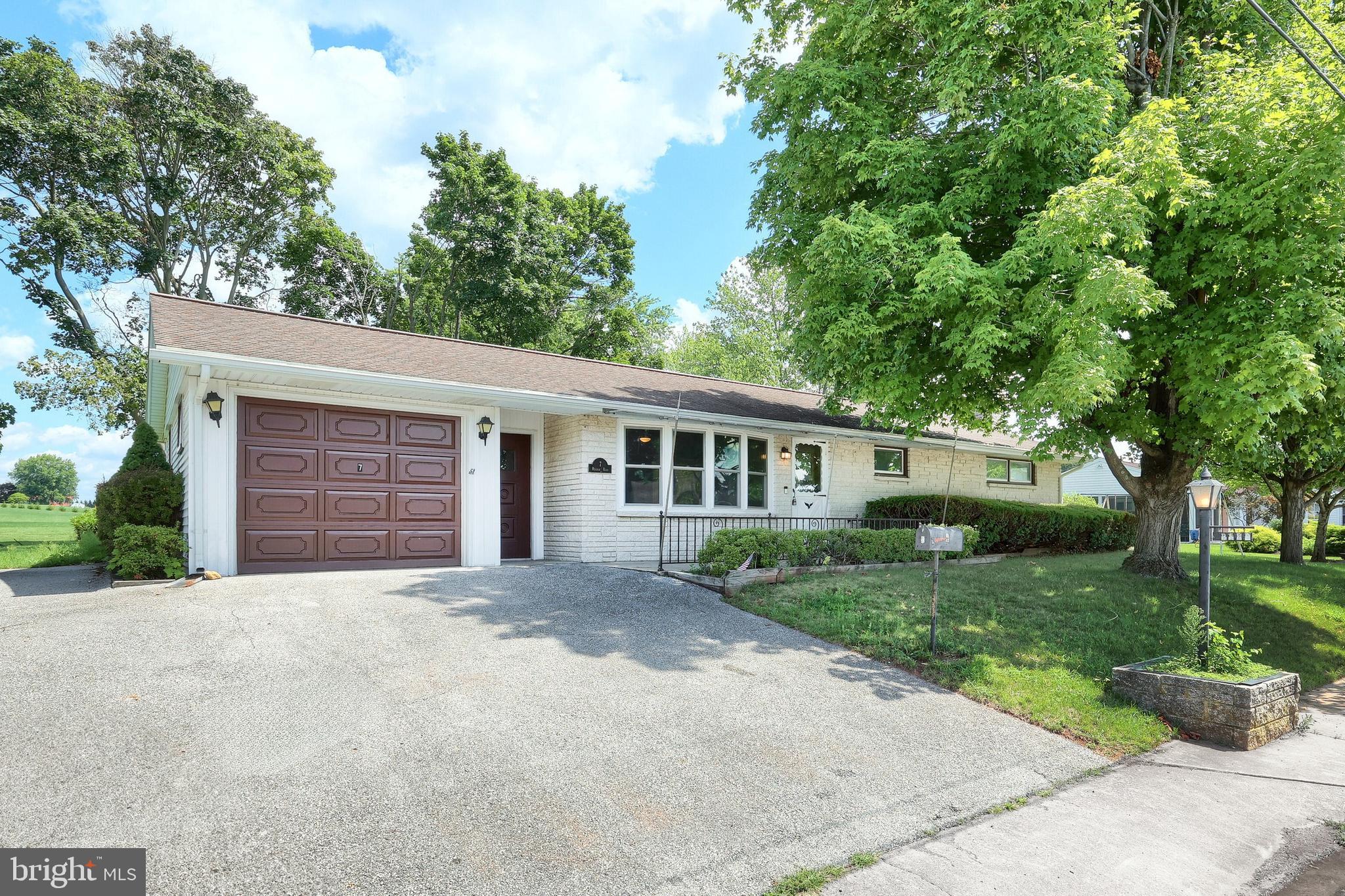 7 Meadow Road Dover, PA 17315 - Photo 3 of 41 Gallery Image 3