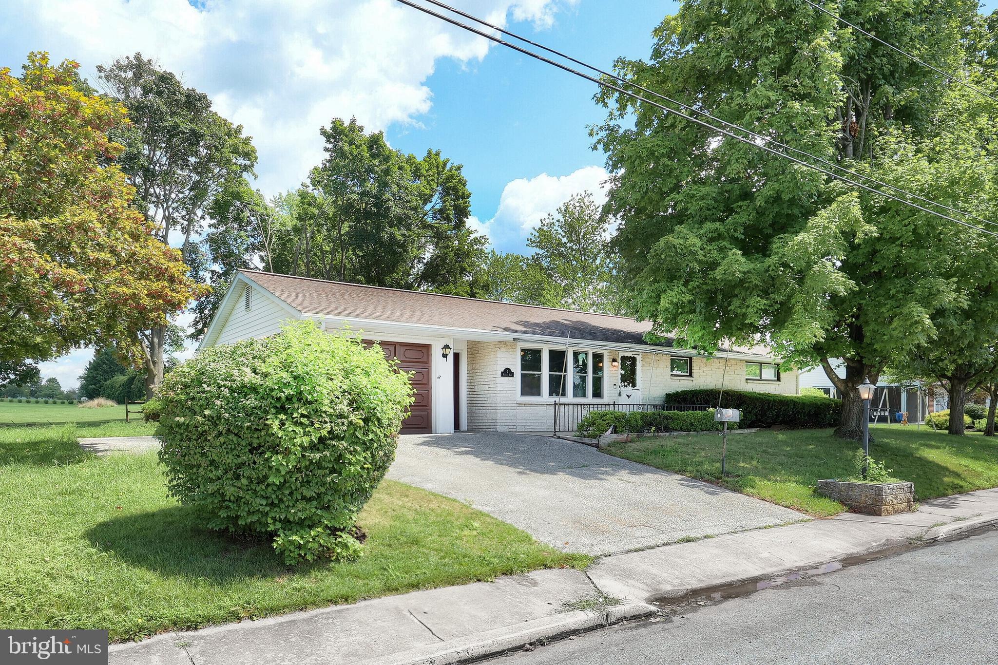 7 Meadow Road Dover, PA 17315 - Photo 4 of 41 Gallery Image 4