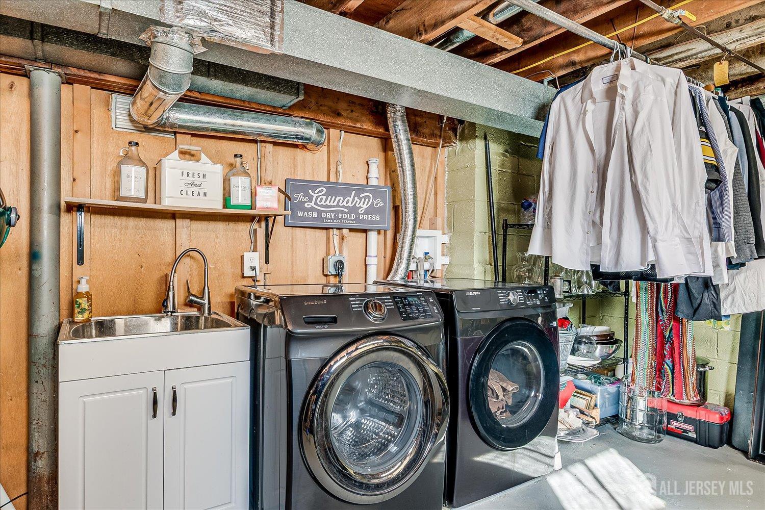 105 Madison Avenue Middlesex, NJ 08846 - Photo 25 of 27 a utility room with dryer and washer