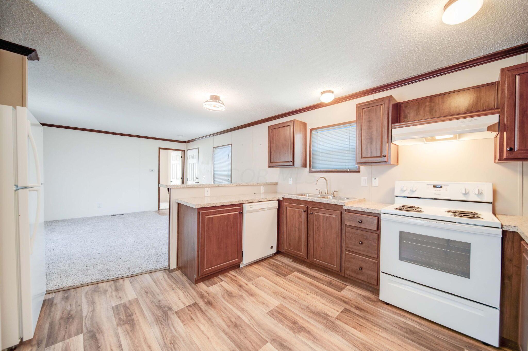 755 Stelzer Road, Unit 18 Columbus, OH 43219 - Photo 6 of 27 9-web-or-mls-DSC00831_2_3
