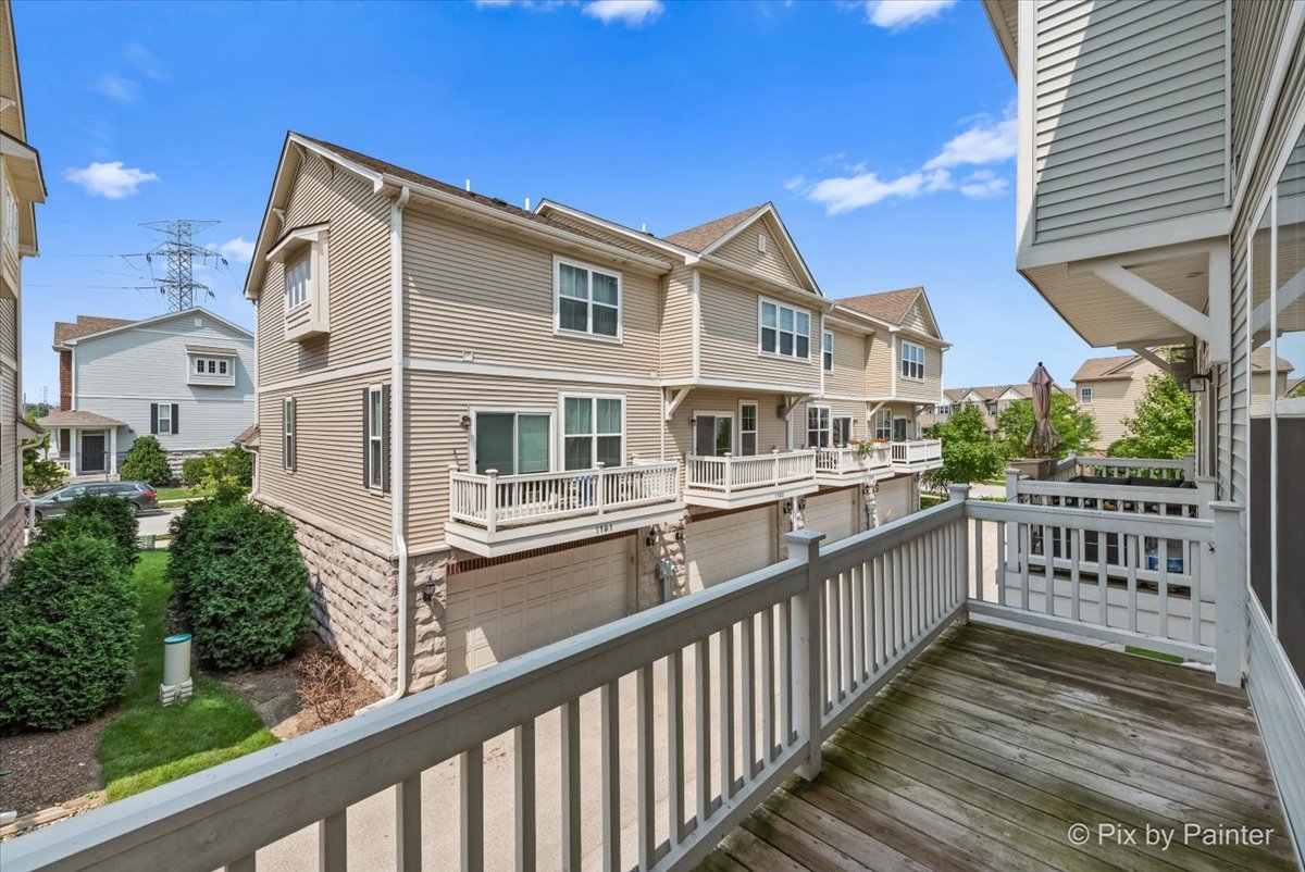 1196 Colfax Avenue Des Plaines, IL 60016 - Photo 10 of 28 a view of city from a balcony