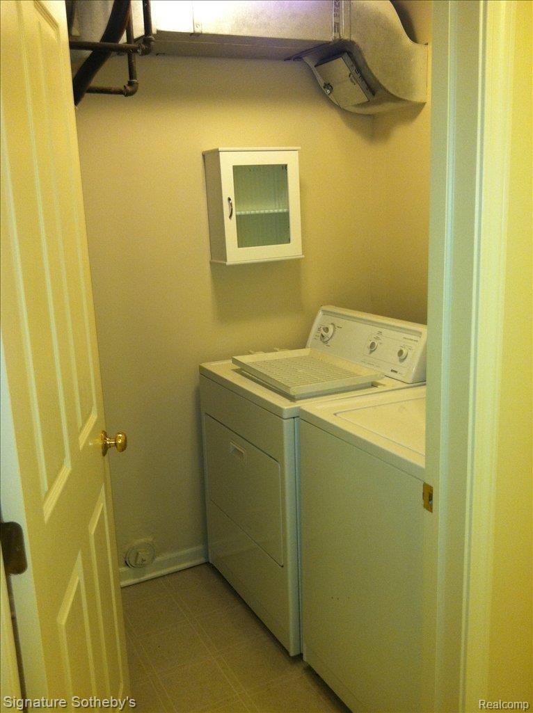 20185 Rodeo Court Southfield, MI 48075 - Photo 24 of 25 Laundry room