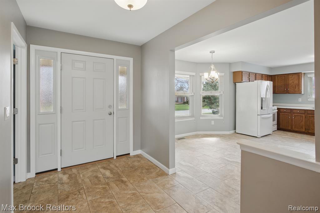 2232 Warrington Road Rochester Hills, MI 48307 - Photo 3 of 51