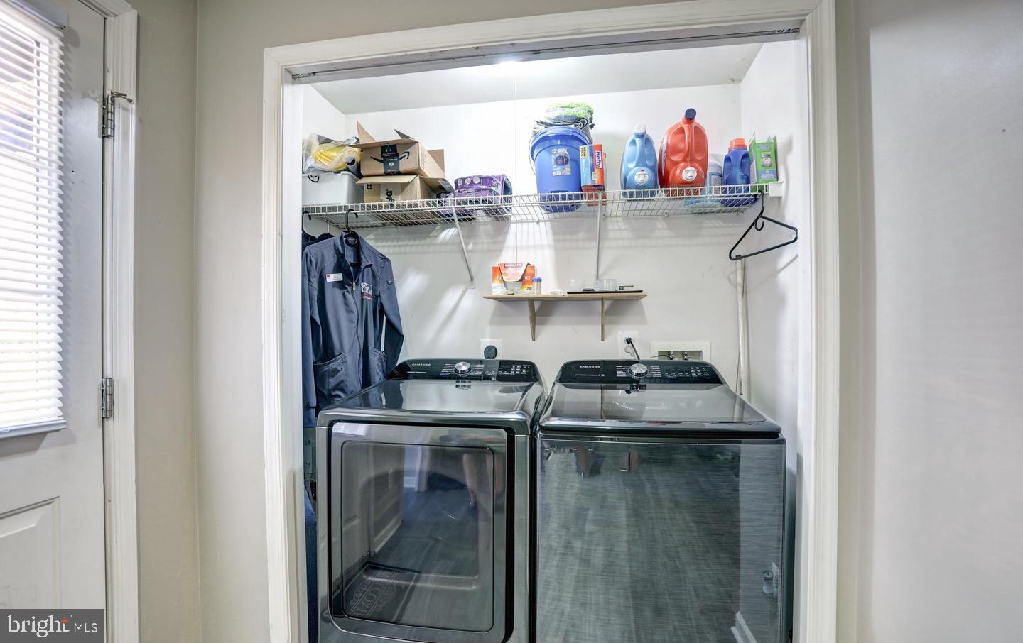 102 Cagney Terrace Southeast Leesburg, VA 20175 - Photo 5 of 26 a kitchen with stainless steel appliances granite countertop a stove and cabinets