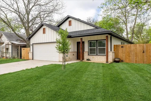 $295,000 | 707 North Wilhite Street, Cleburne, TX 76031