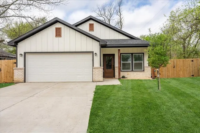 $295,000 | 707 North Wilhite Street, Cleburne, TX 76031