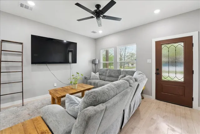 $295,000 | 707 North Wilhite Street, Cleburne, TX 76031