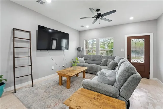 $295,000 | 707 North Wilhite Street, Cleburne, TX 76031