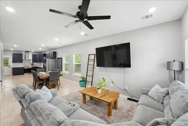 $295,000 | 707 North Wilhite Street, Cleburne, TX 76031