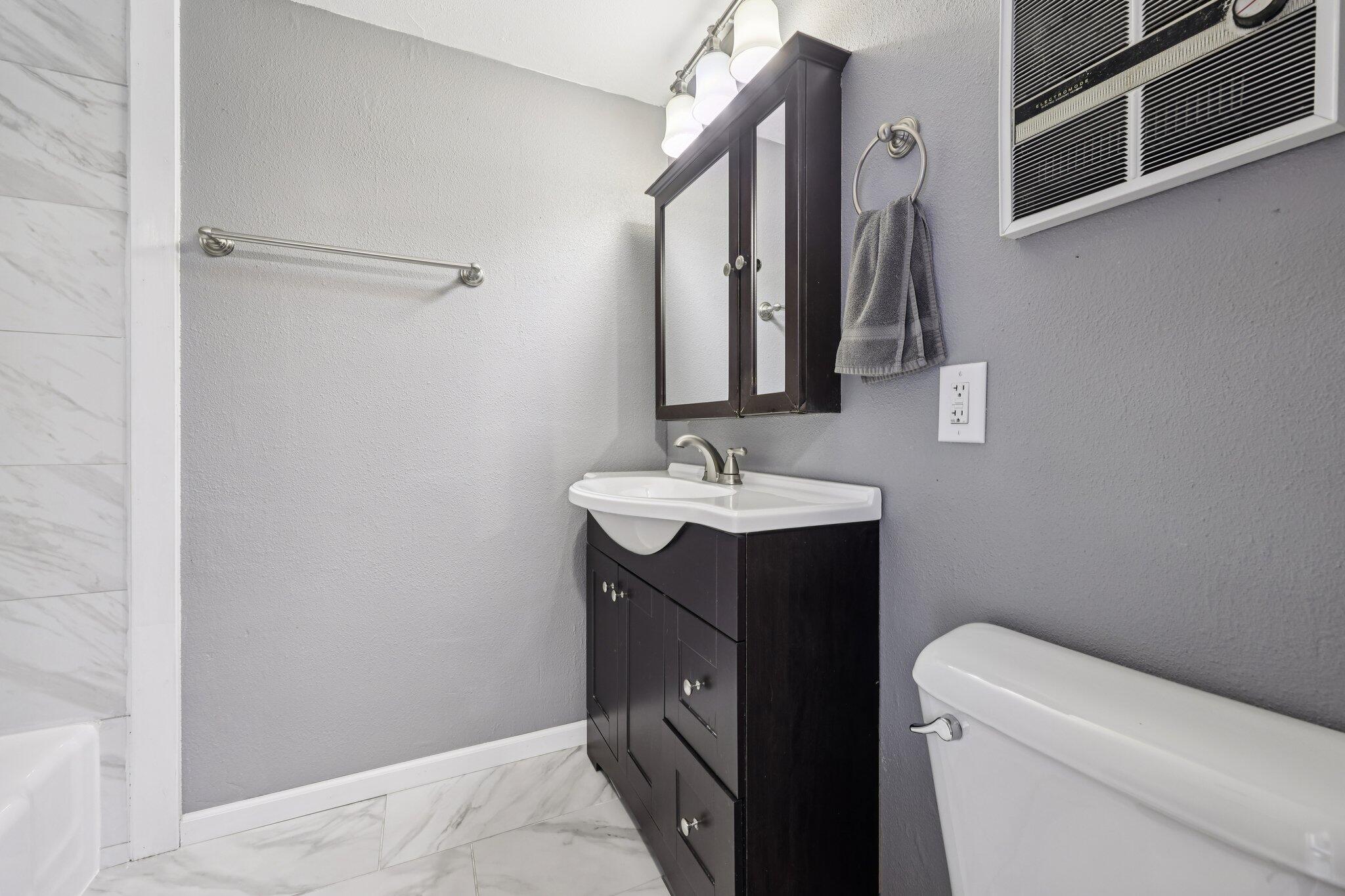 1409 North Prospect Avenue, Unit 302 Milwaukee, WI 53202 - Photo 11 of 19 10-web-or-mls-N Prospect Ave 302-S1702-0