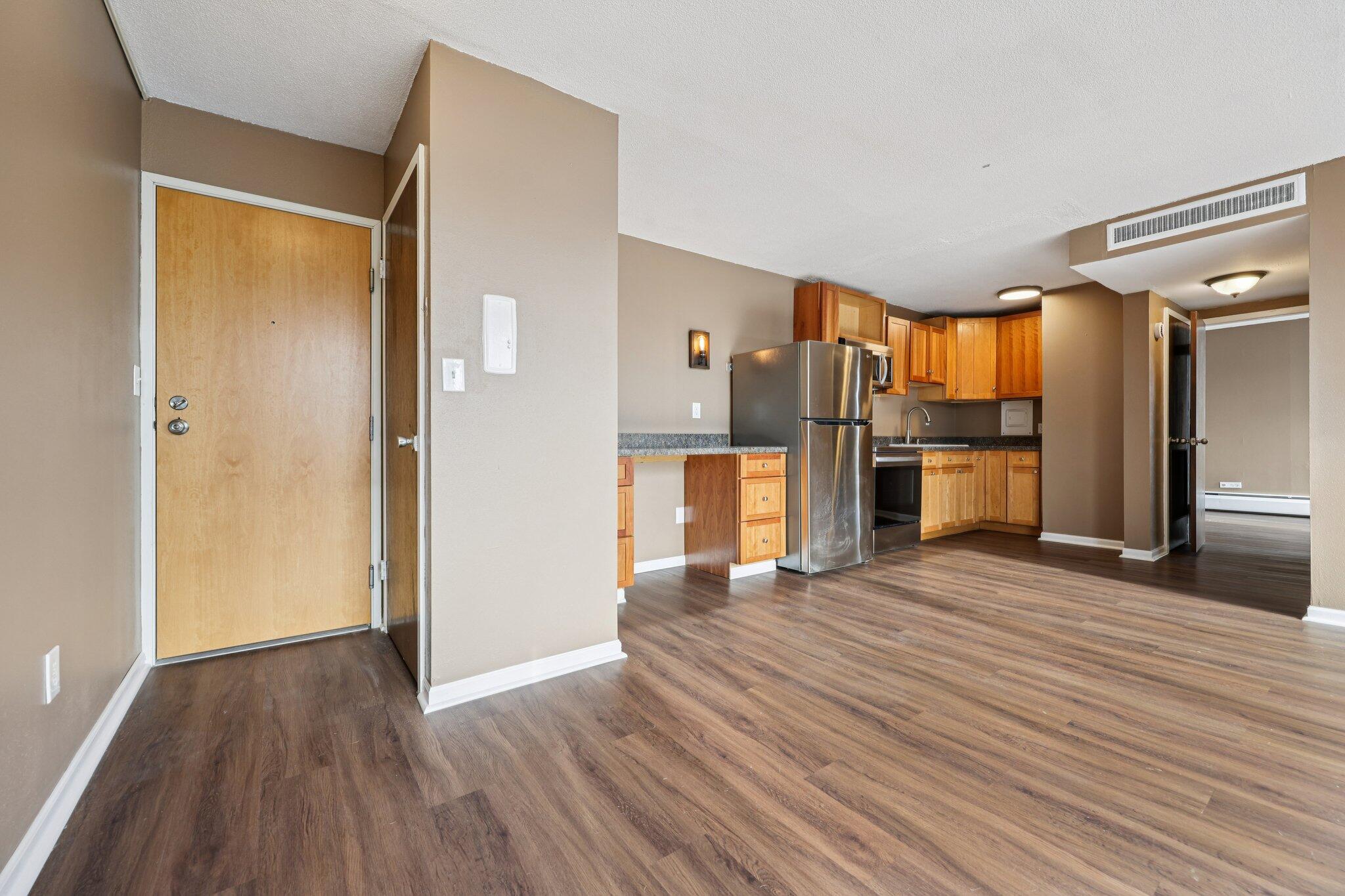 1409 North Prospect Avenue, Unit 302 Milwaukee, WI 53202 - Photo 16 of 19 15-web-or-mls-N Prospect Ave 302-S1702-0