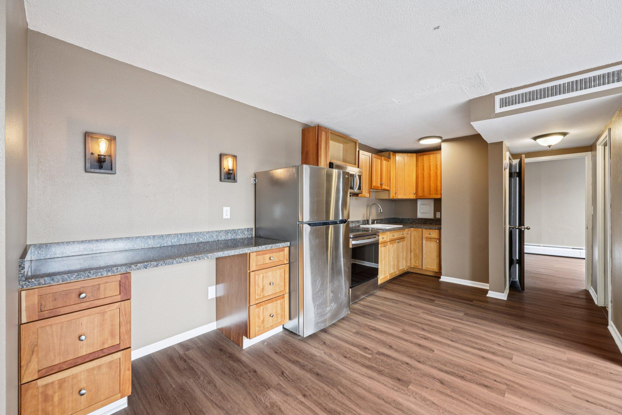 1409 North Prospect Avenue, Unit 302 Milwaukee, WI 53202 - Photo 6 of 19 5-web-or-mls-N Prospect Ave 302-S1702-00