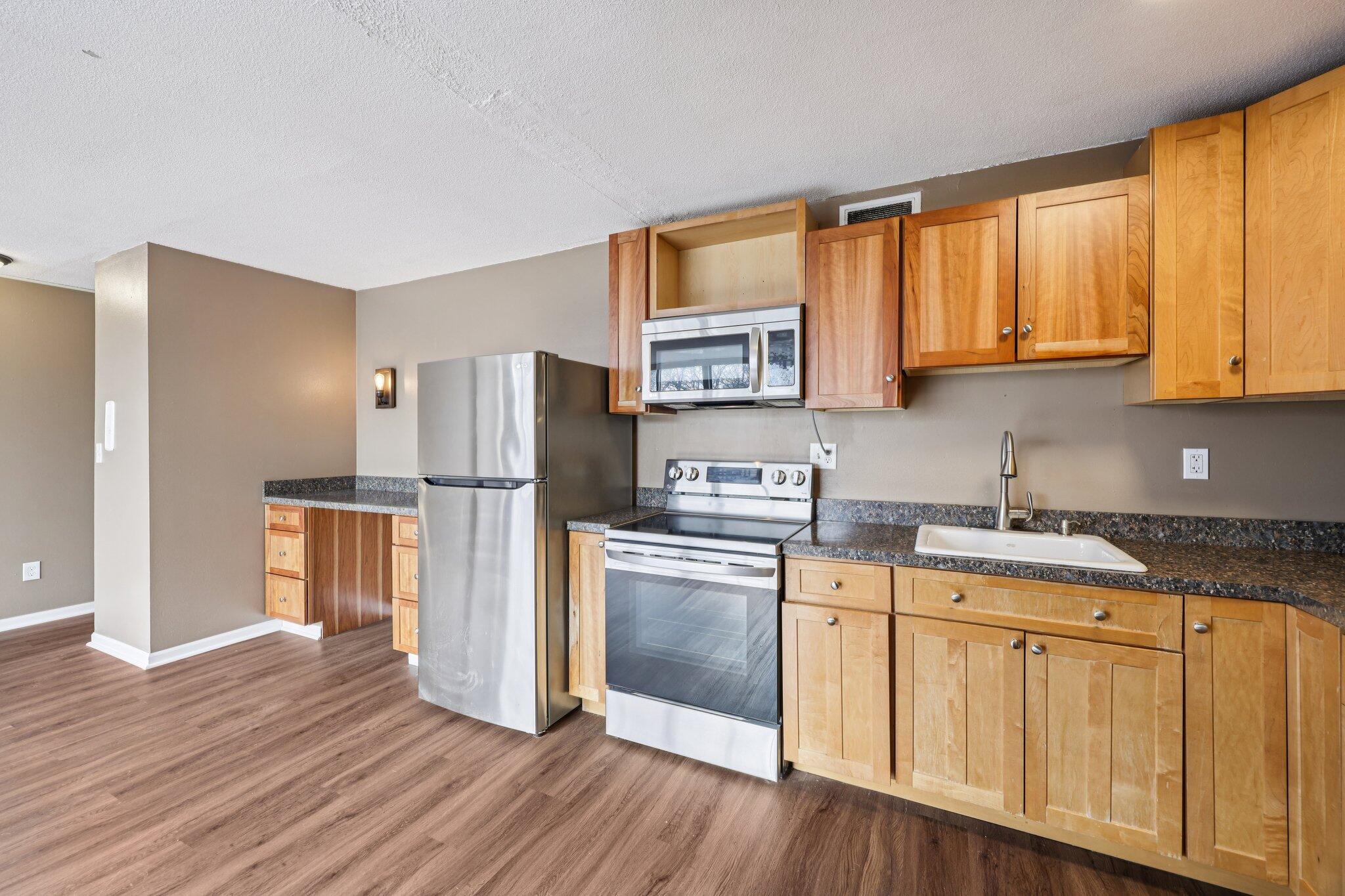 1409 North Prospect Avenue, Unit 302 Milwaukee, WI 53202 - Photo 8 of 19 7-web-or-mls-N Prospect Ave 302-S1702-00