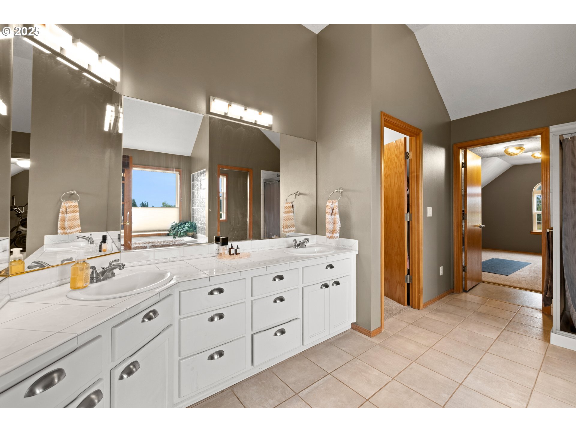 34788 Southeast Colorado Road Sandy, OR 97055 - Photo 21 of 46 Attached Bathroom #1