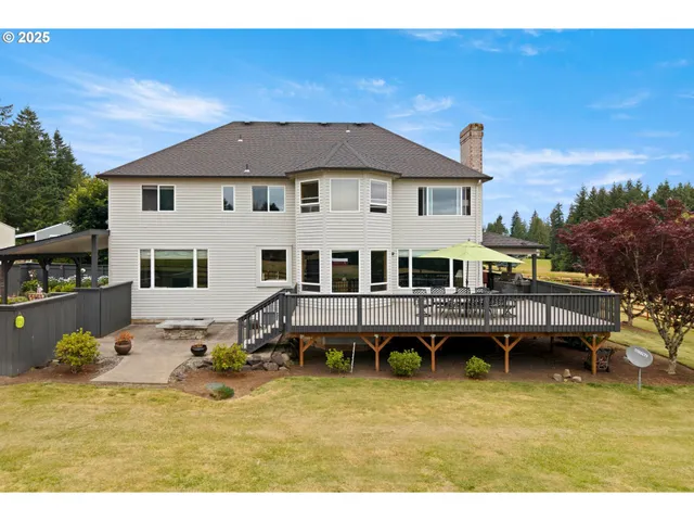 a house view with a outdoor space