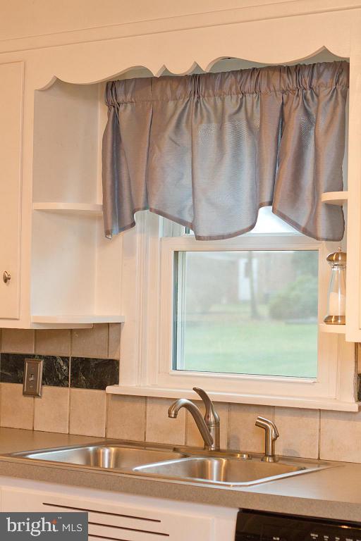 2306 Helena Road Lancaster, PA 17603 - Photo 12 of 34 Gallery Image 12
