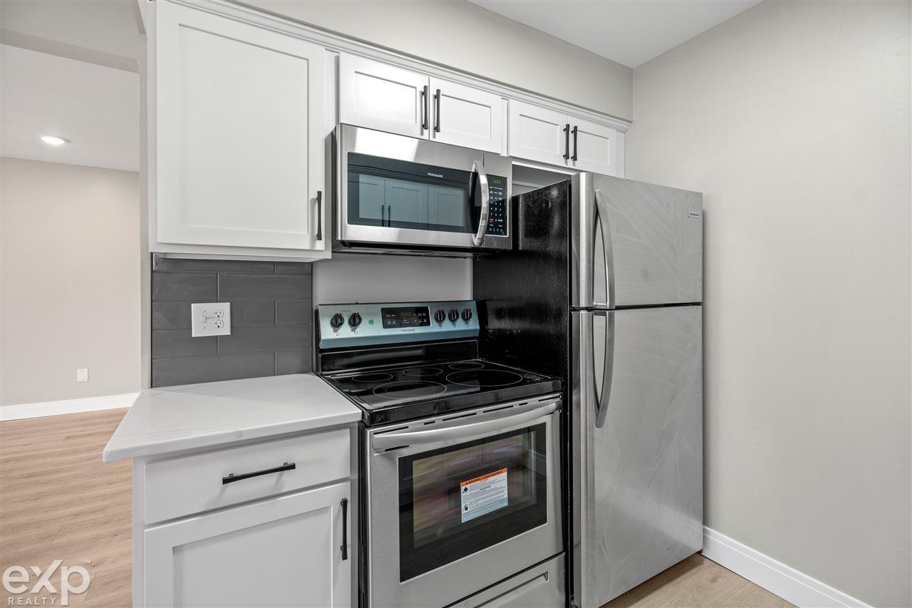 29181 Hayes Road Warren, MI 48088 - Photo 6 of 27 50035187-5.JPG