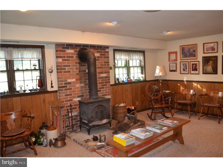 549 Mud Road Newtown, PA 18940 - Photo 15 of 25 Lobby