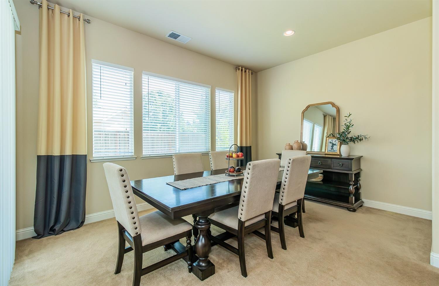 2610 Sample Avenue Clovis, CA 93611 - Photo 3 of 36 a dining room with furniture and window