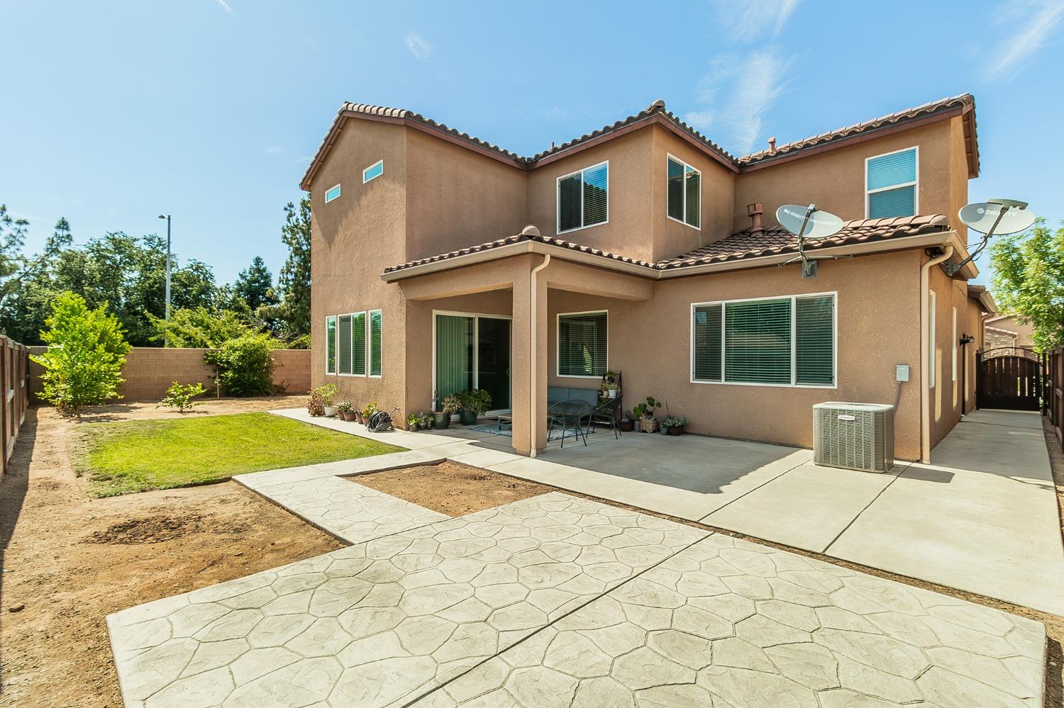 2610 Sample Avenue Clovis, CA 93611 - Photo 34 of 36 a front view of house with yard and trees around