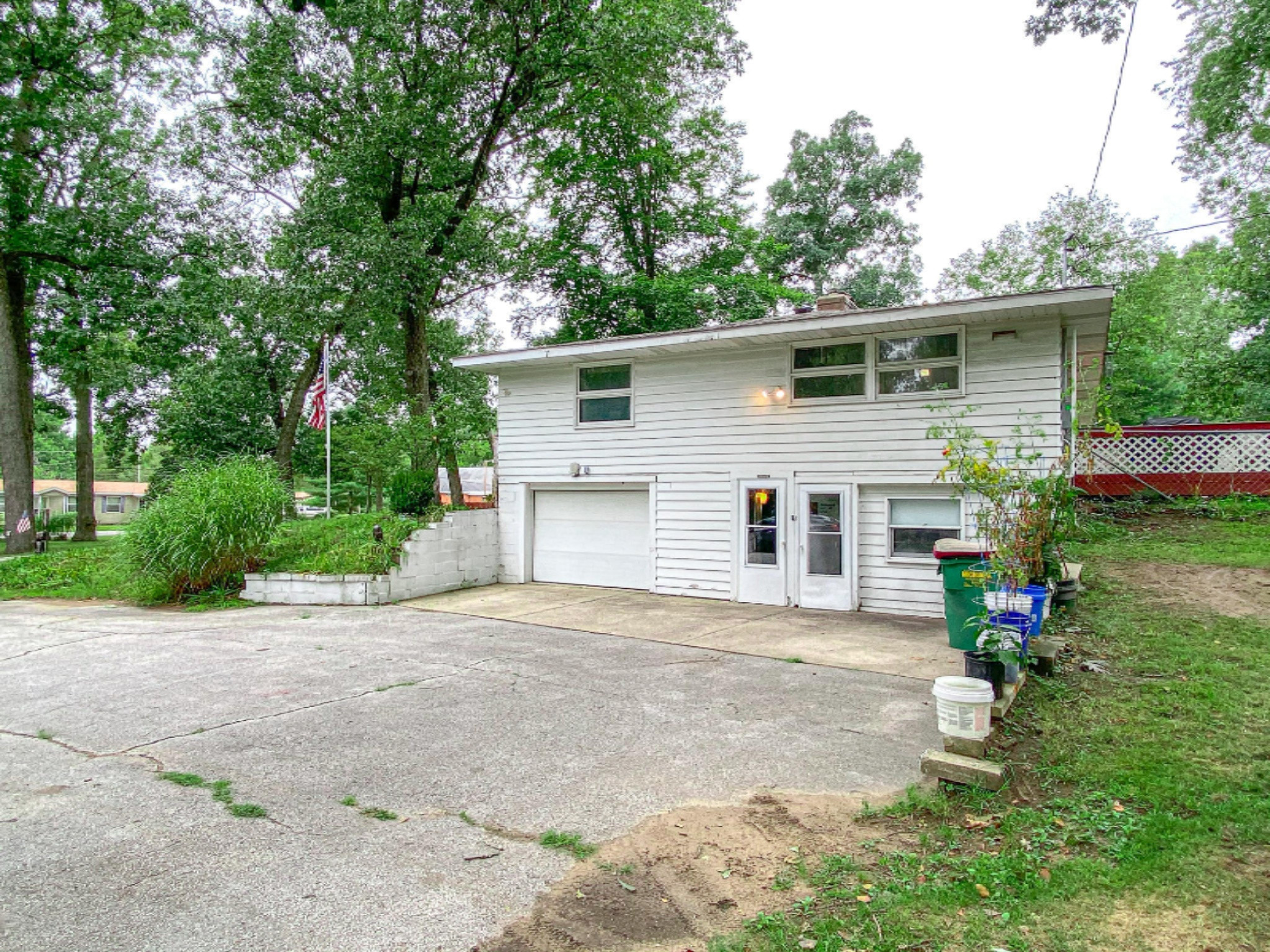 2007 East Bertrand Road Niles, MI 49120 - Photo 2 of 28 IMG_9976