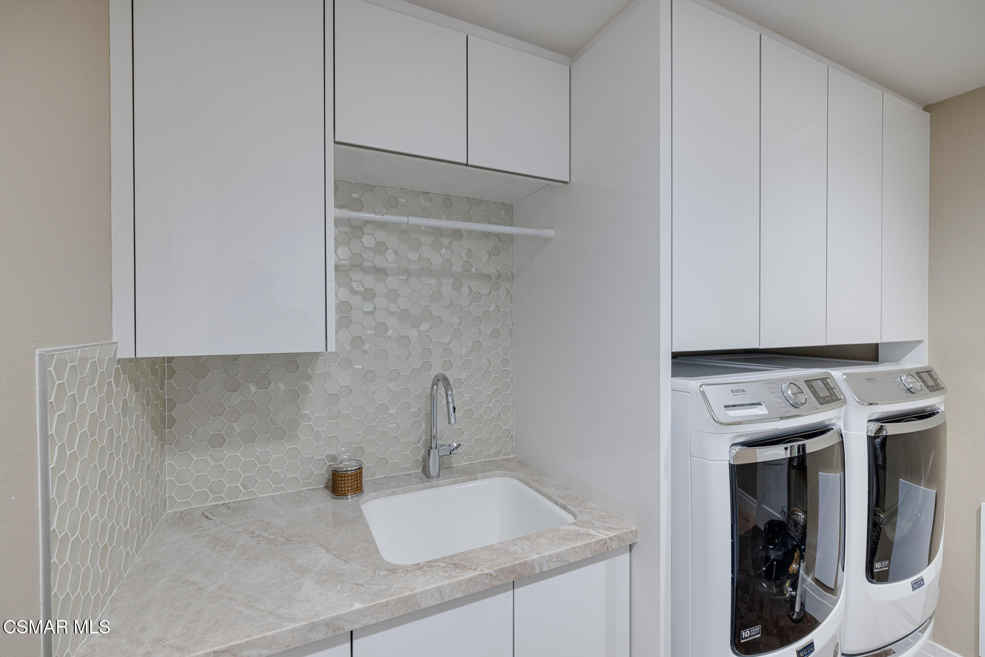 6508 High Country Place Moorpark, CA 93021 - Photo 20 of 95 a kitchen with a sink and cabinets