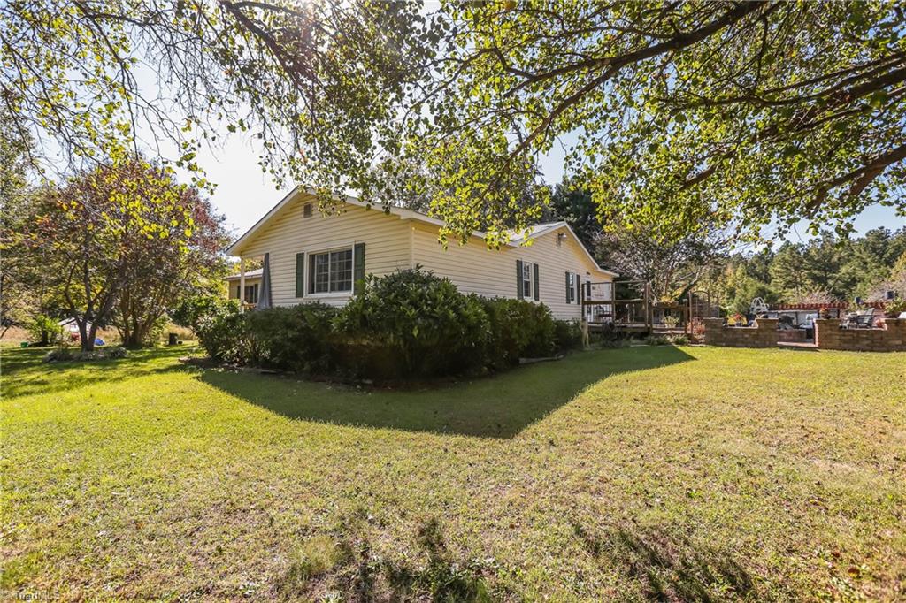 402 Roberts Farm Road Reidsville, NC 27320 - Photo 4 of 47